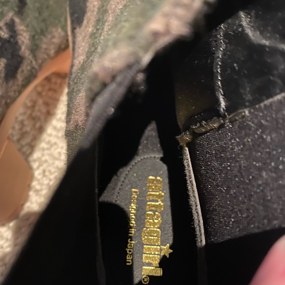 Attagirl camouflage beige fuzzy booties - Picture 5 of 6